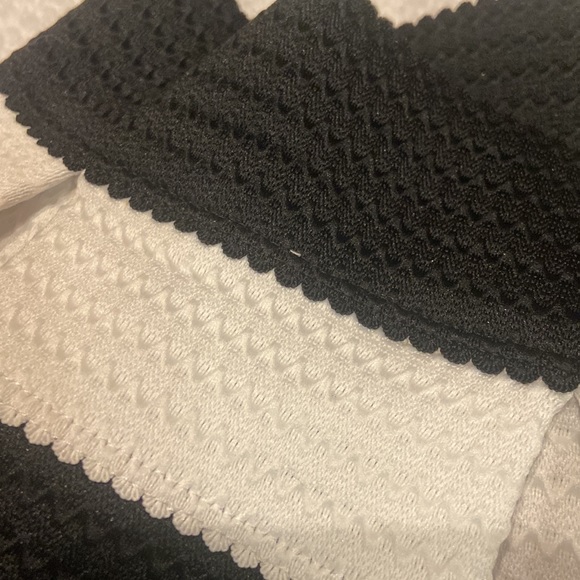 EXPRESS Size L Black & White Textured Skirt - Picture 5 of 6